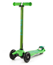 Load image into Gallery viewer, Maxi Micro Deluxe - 3 Wheel Scooter
